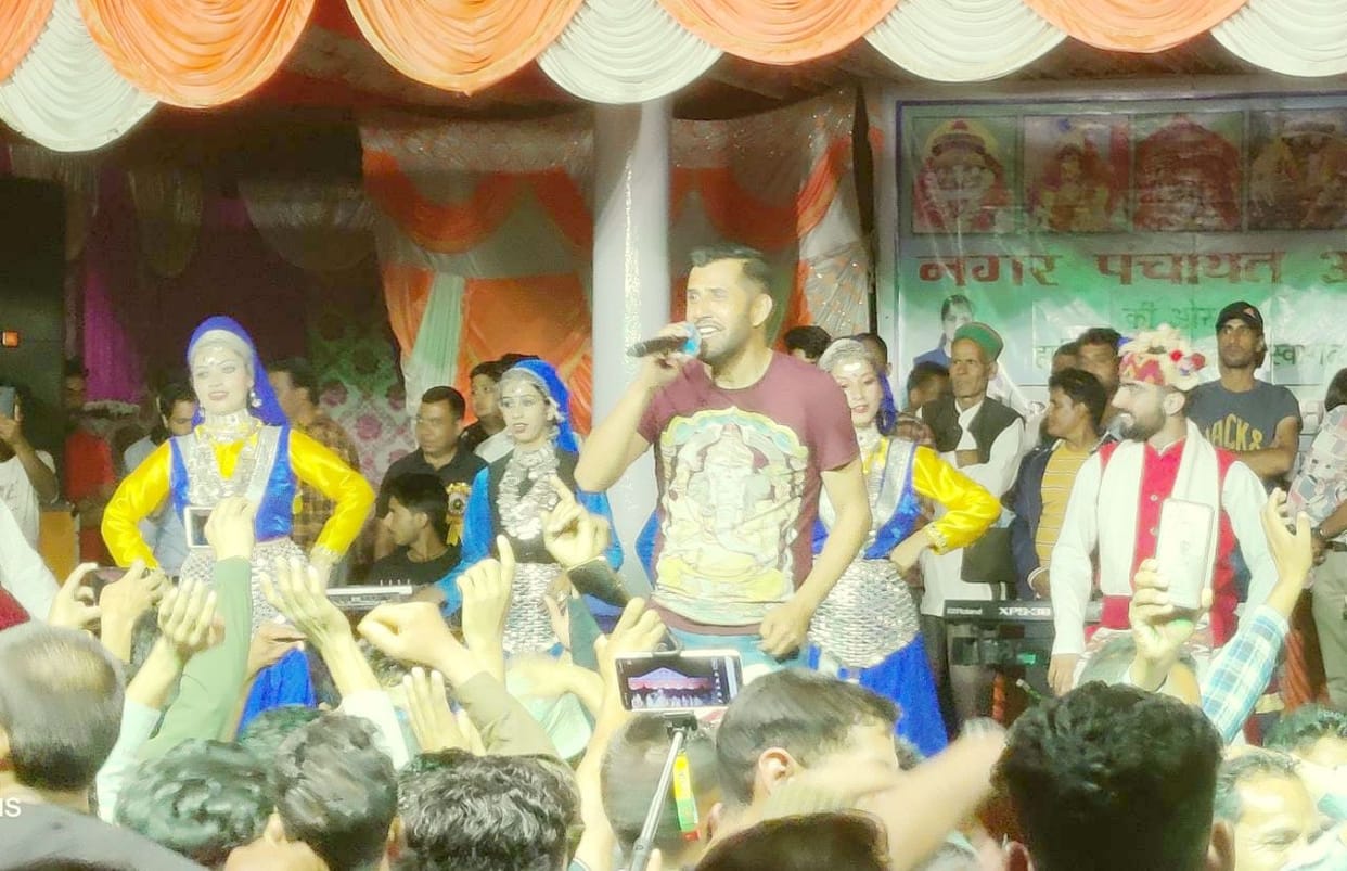 vicky chauhan performances in aani fair