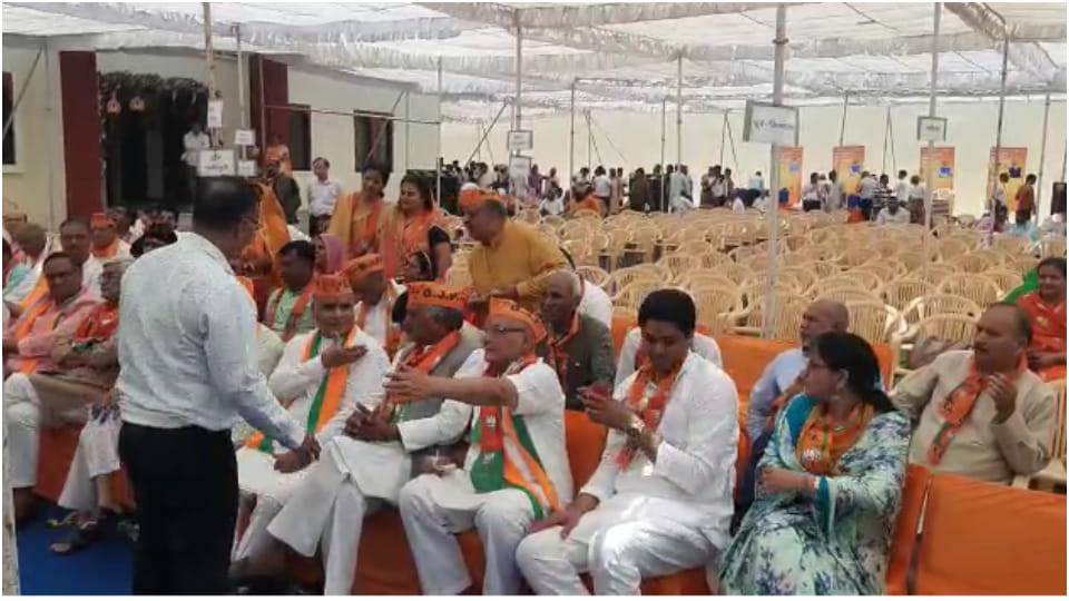 Chair lying vacant in inauguration program of Ajmer BJP office