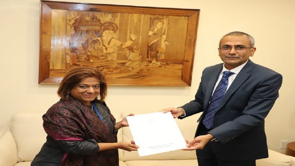 Hindi @ UN : India handed over a check of eight lakh dollars, Hindi will be promoted in the United Nations