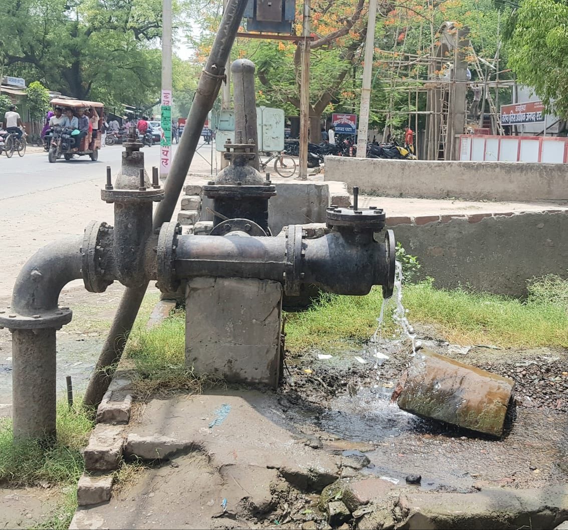 Three and a half thousand liters of water is being wasted daily from tube wells