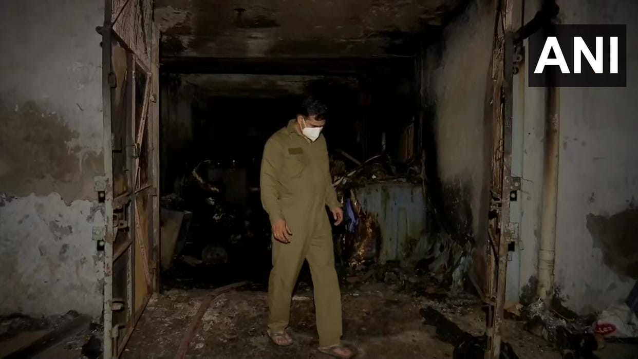 Delhi Fire breaks out in a factory in Wazirpur Industrial Area 12 vehicles of fire brigade caught