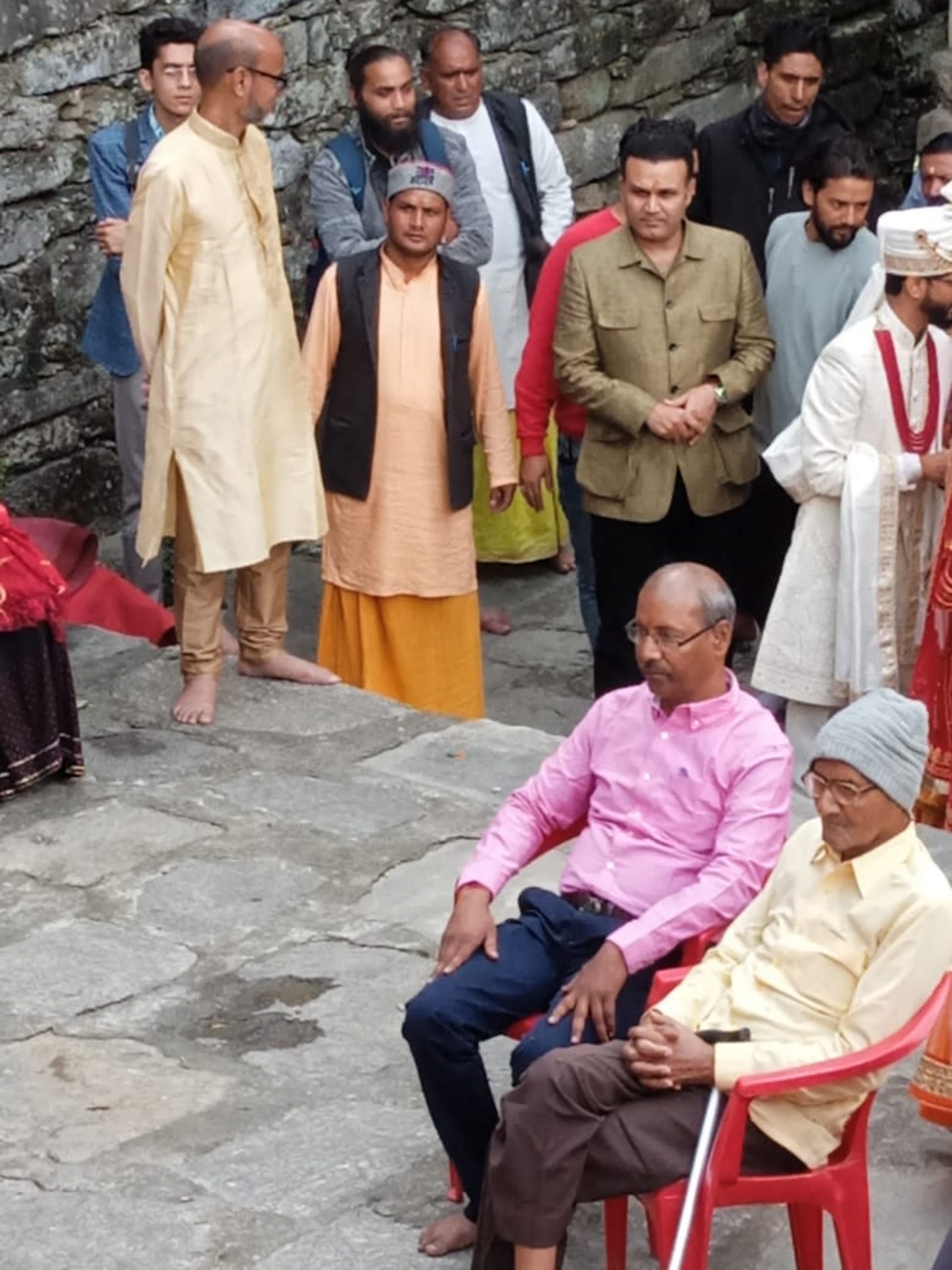 Former cricketer Virender Sehwag struggling with jam, Veeru reached Triyuginarayan to attend manager wedding, See Photos