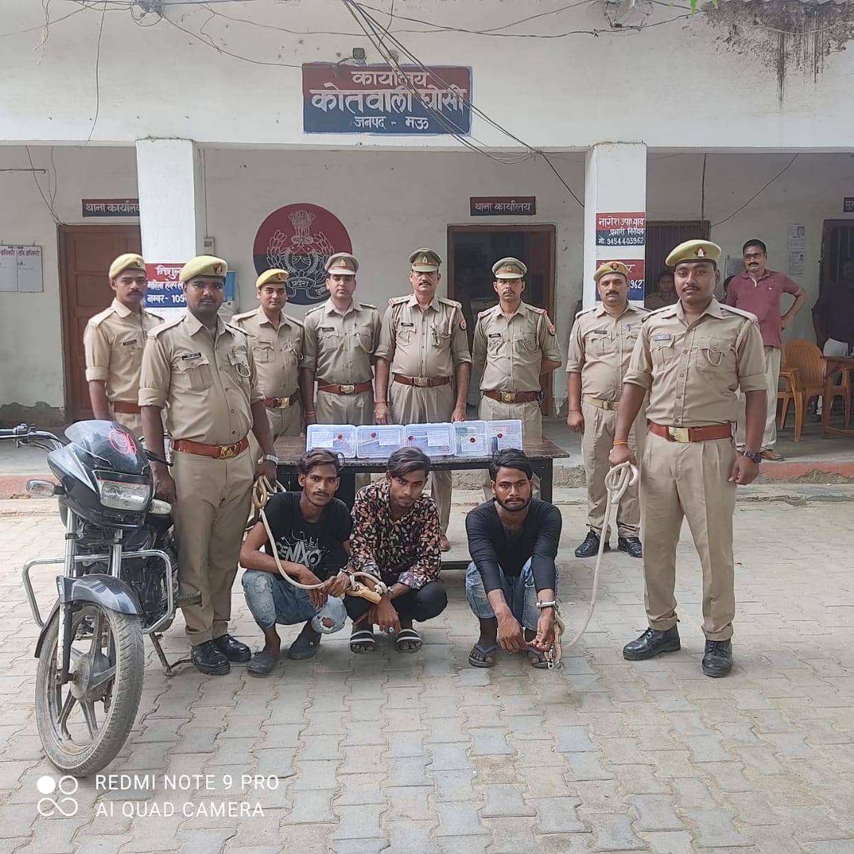 Three thieves arrested with weapons