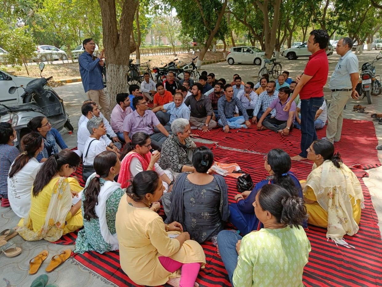 Teachers' unions of two universities came out in protest against the decision to give loans instead of grants to universities