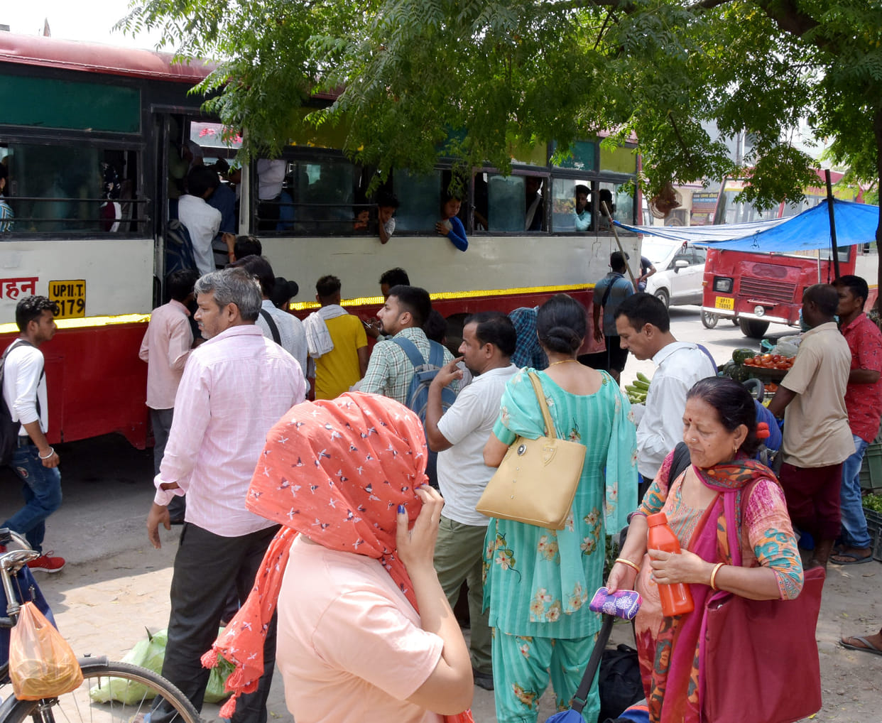 Ban on entry of buses in the city, passengers upset