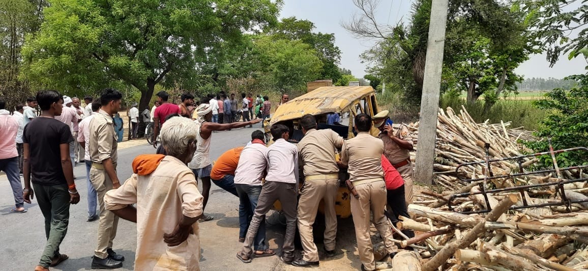 Dumper and tempo collide in Hardoi, three people died