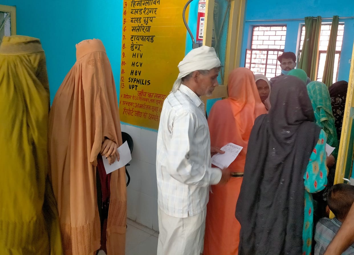 Kairana hospital with the help of two doctors