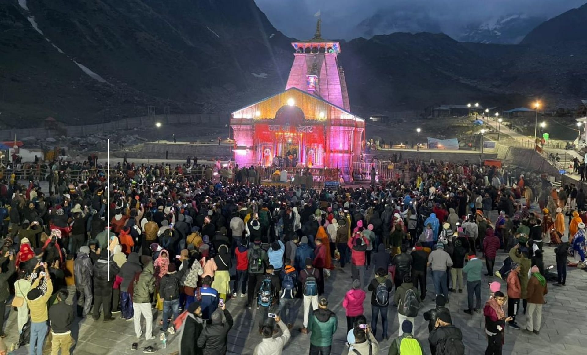 chardham Yatra 2022, kedarnath Dham evening aarti, Devotees enthusiasm peak for darshan of Baba Kedar, see photos
