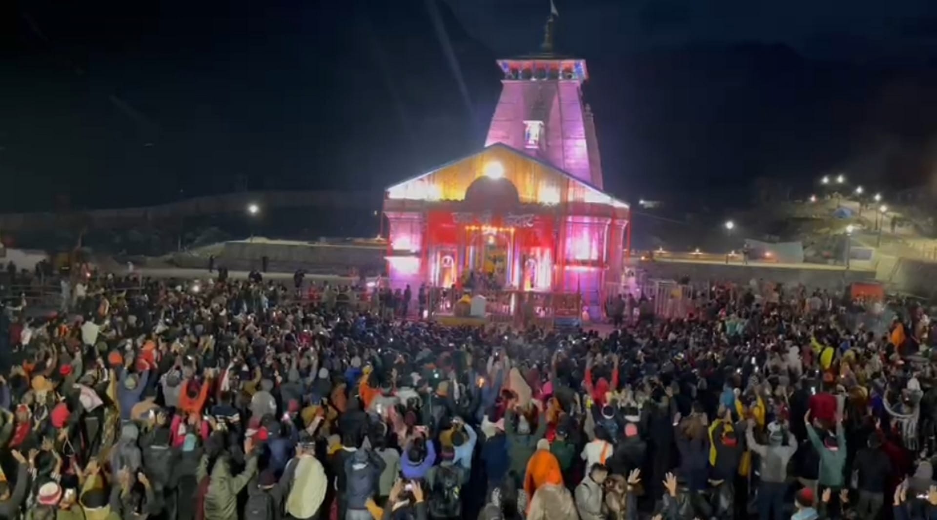 chardham Yatra 2022, kedarnath Dham evening aarti, Devotees enthusiasm peak for darshan of Baba Kedar, see photos