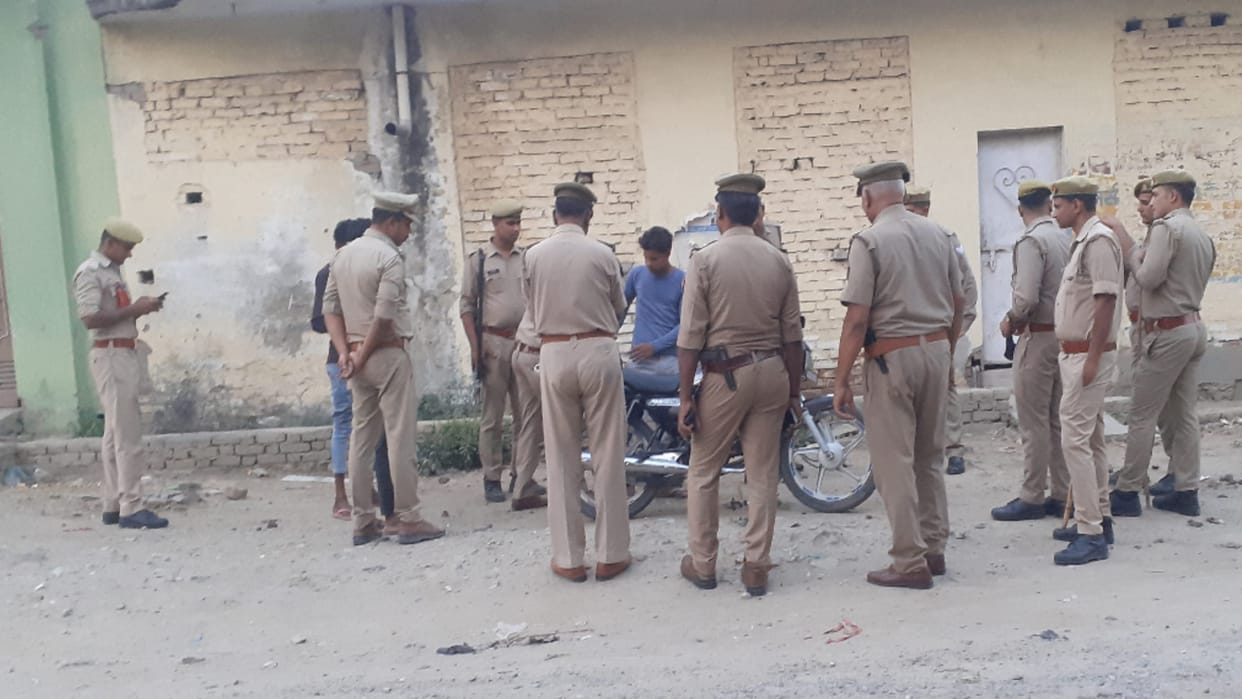 Moradabad: laborer was taken terrace and beaten, escalated he pushed him, his arms and legs broken