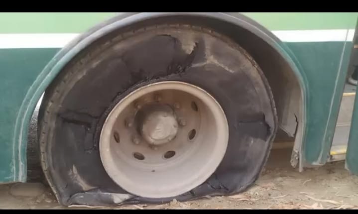 Tire of government bus going from Nagrota to Shimla burst in Hamirpur