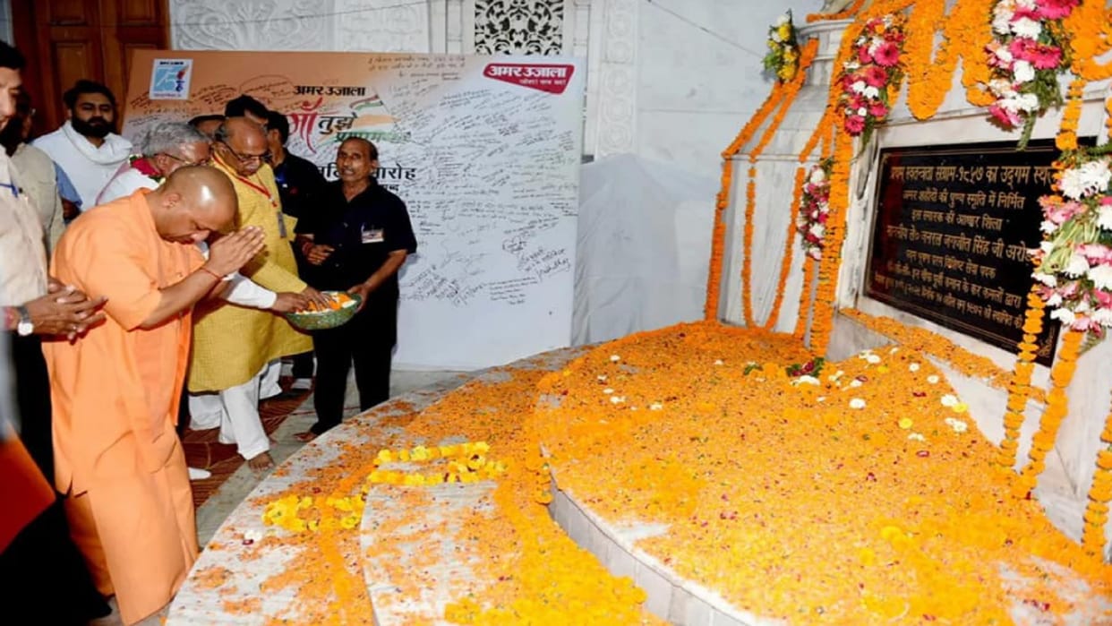 PHOTOS: CM Yogi became emotional after seeing the valor of martyrs, then reached Aughadnath temple to pay floral tribute