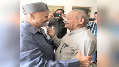 दिवंगत वीरभद्र सिंह और पंडित सुखराम(फाइल)