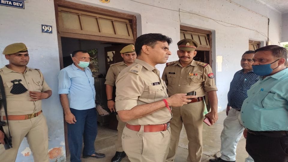 Agra University Hundred students will be questioned by police in the paper leak case