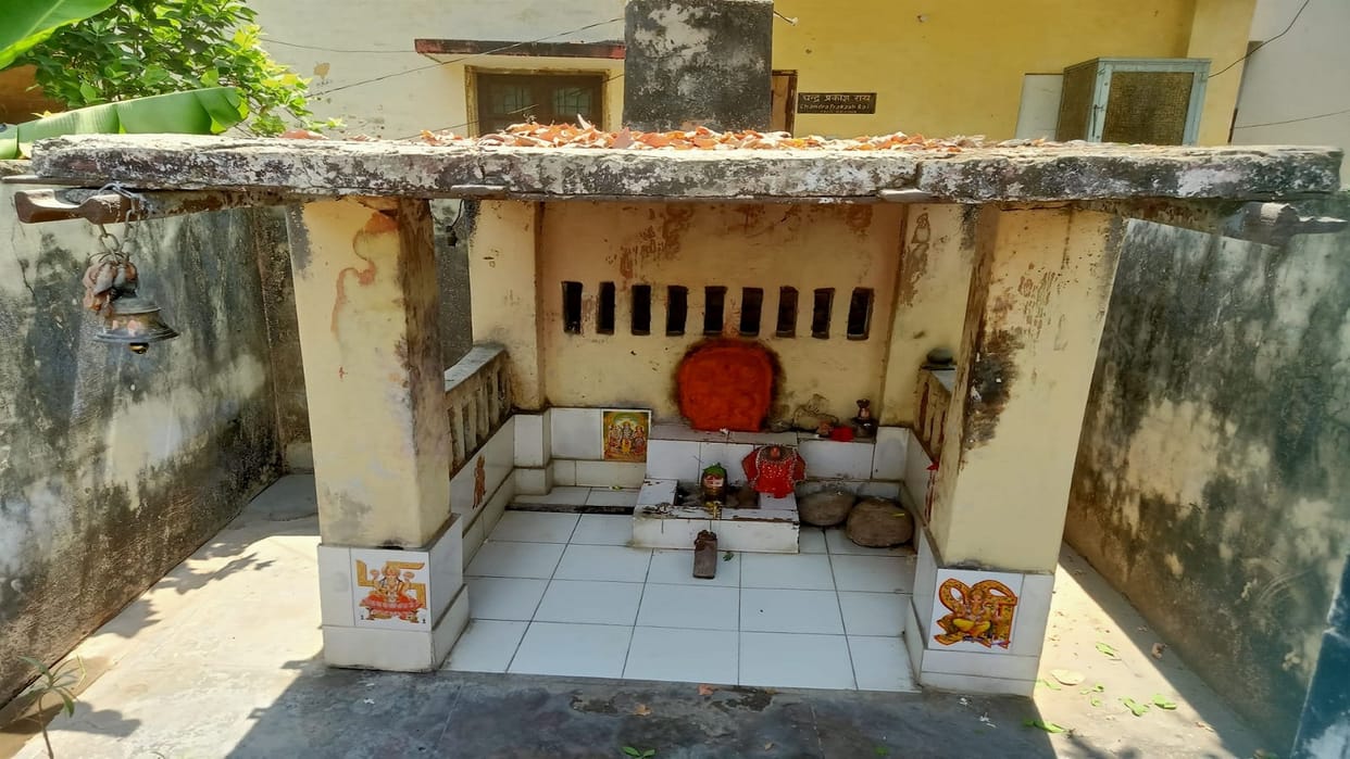Temple repair work stopped in Railway goods warehouse colony, demolished under construction structure