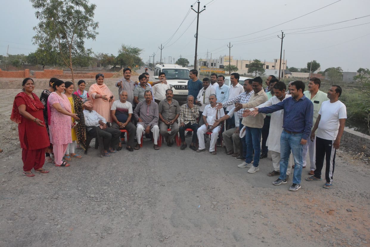 People of Sangwan Colony also came forward, raised the demand for road construction