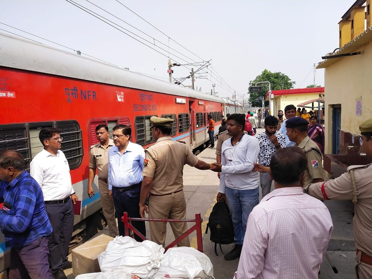 142 caught traveling without tickets in trains