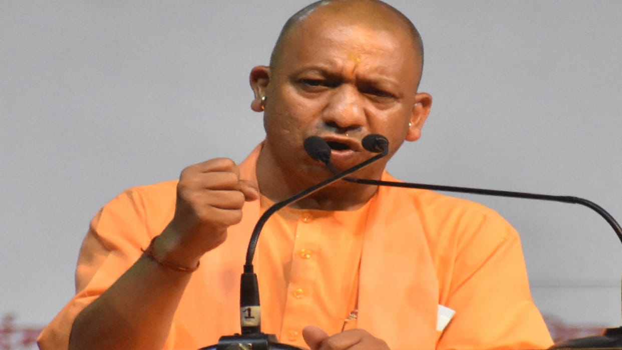 50 Years Old CM Yogi Adityanath Asked for This Photo of You on Whatsapp Number News in Hindi