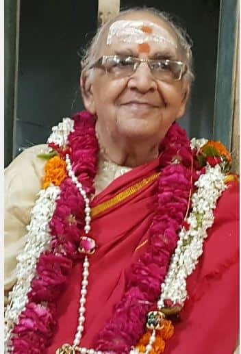 Varanasi: Sanskrit seeker Padmashree Vagish Shastri, merged in Panchatattva, bid farewell to Harishchandra Ghat with moist eyes