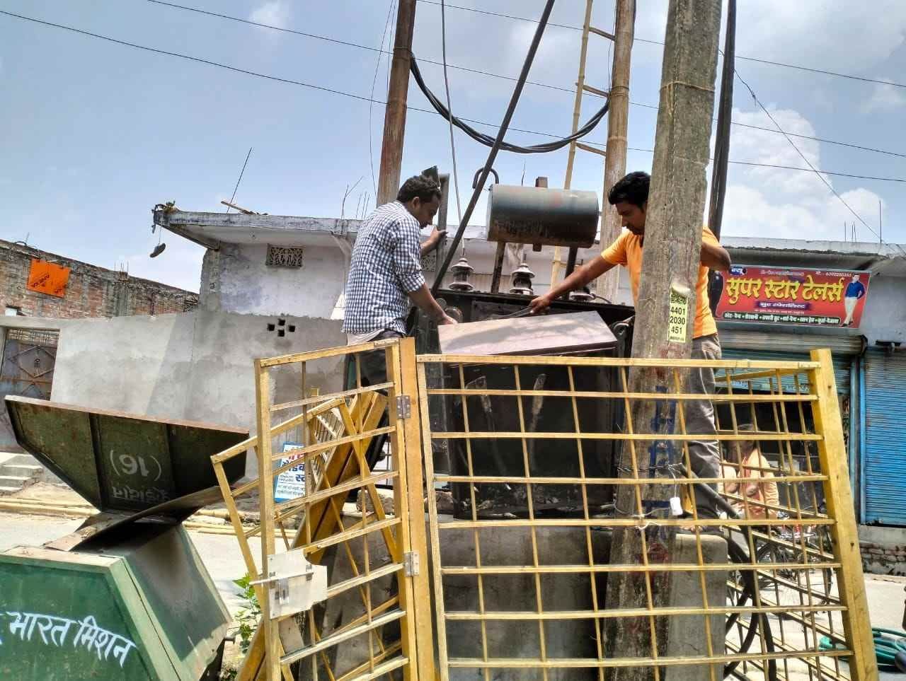 traansaphaarmar ke kebil mein lagee aag, saat ghante gul rahee bijalee