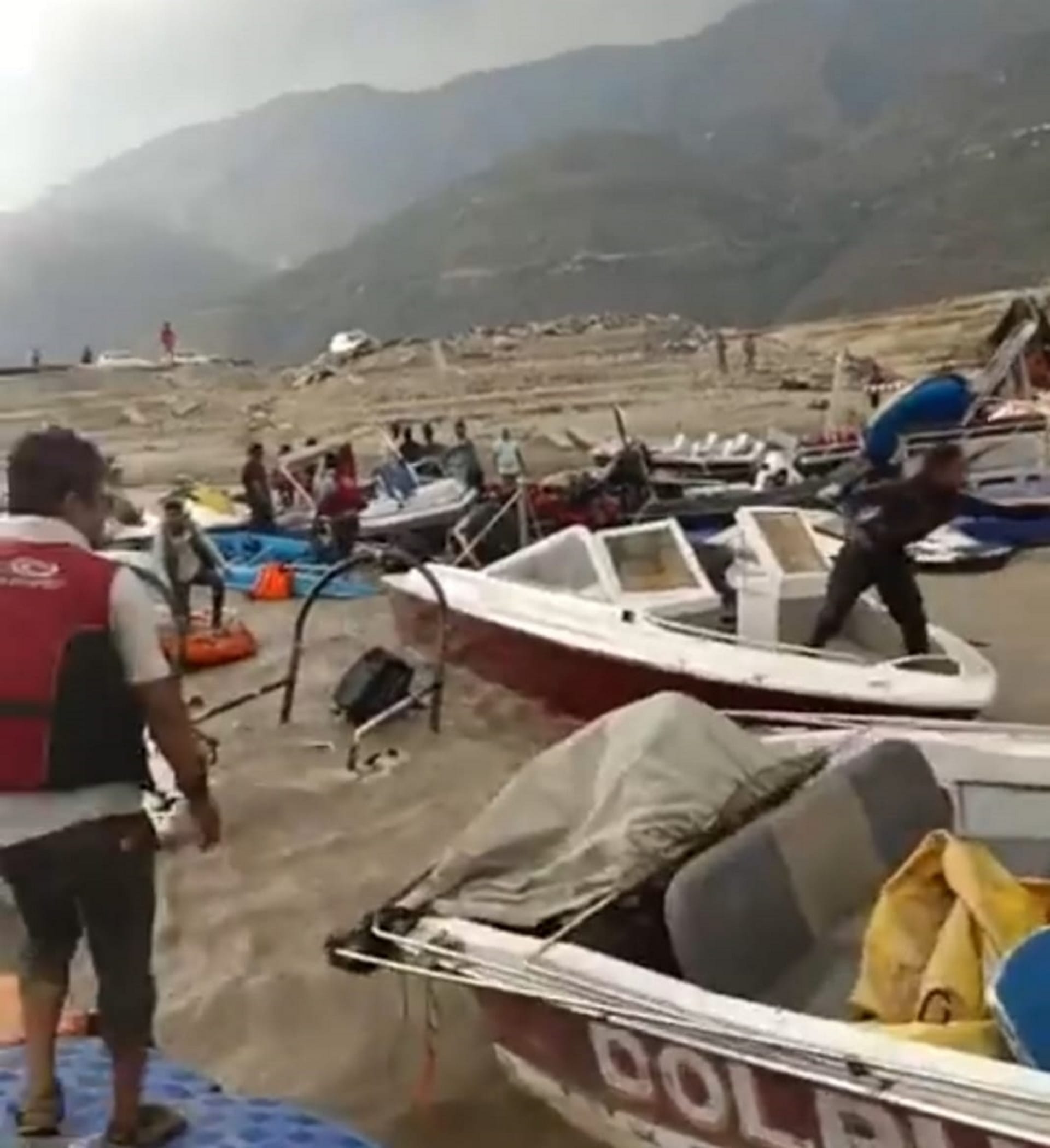 Weather Update, Four tourists trapped in waves of lake due to storm, boat driver saved tourists lives, See Photos