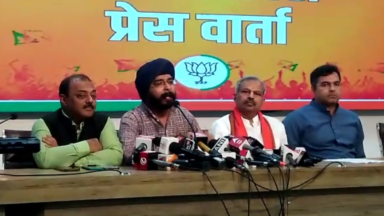 Tajinder bagga says I will continue to ask Kejriwal questions whether one or 1000 cases are registered against me