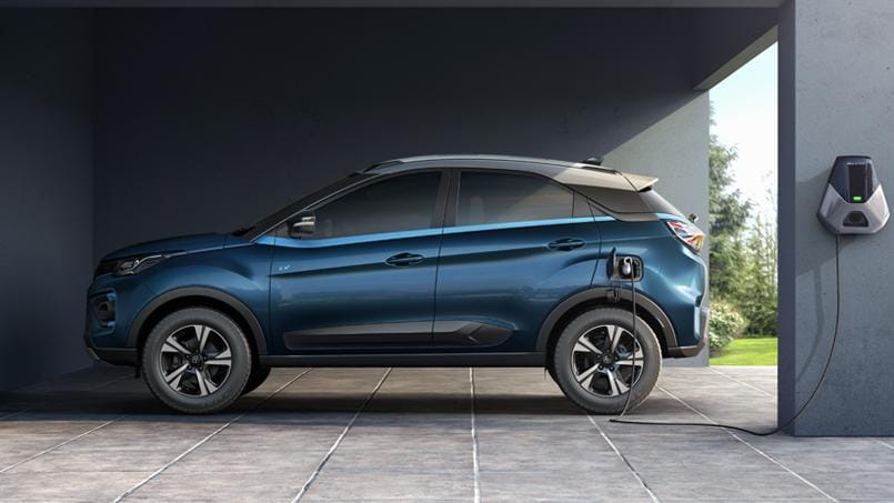 Tata Nexon EV Max Waiting Period Tata Nexon EV Max Delivery Time Tata Nexon EV Max Range Features Specifications News in Hindi