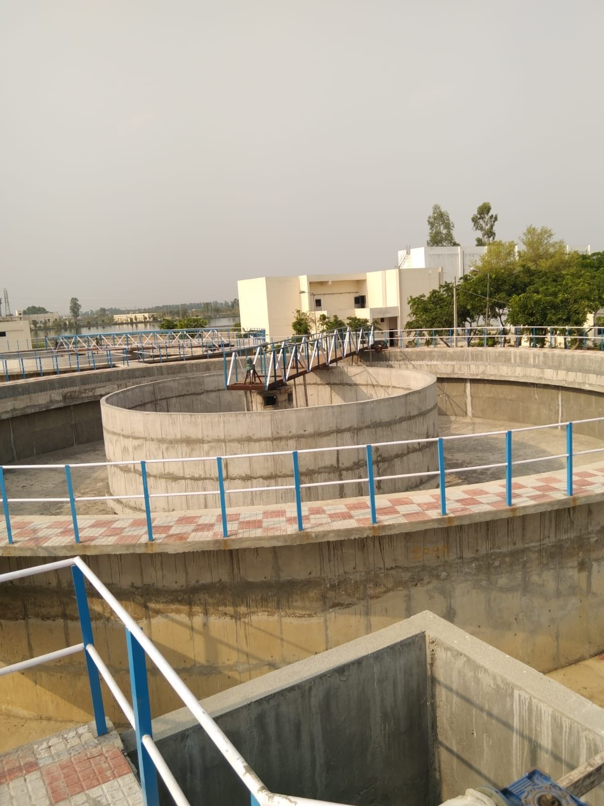 One lakh population is facing the problem of drinking water due to non-operation of a water house made of 15 crores