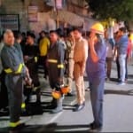 मौके पर पहुंची फायर ब्रिगेड की टीम।