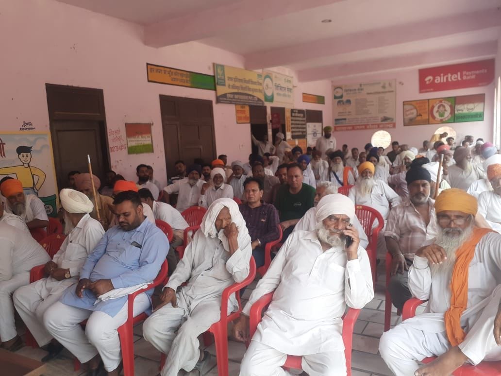 The administration, which went to get the Panchayati land released on the bid, returned empty handed