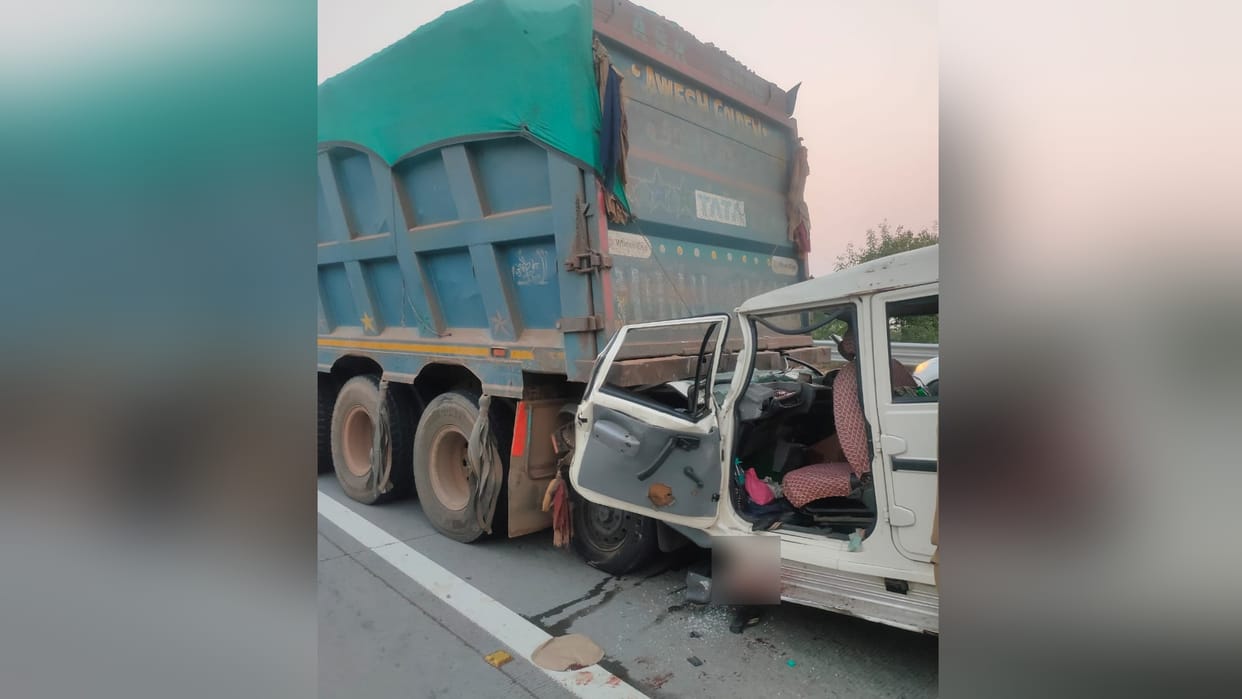 Accident on yamuna expressway at jewar car hits truck 5 died two injured