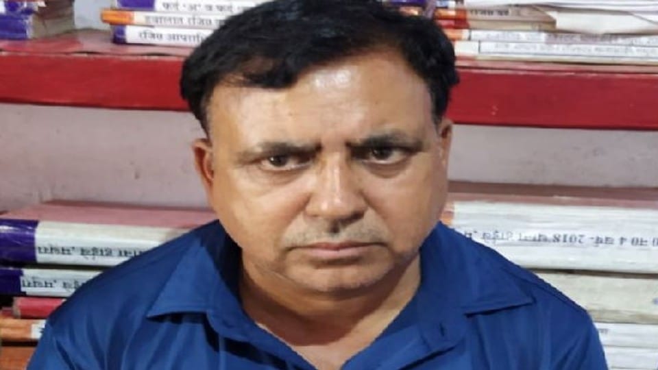 Accountant of Basic Education Department arrested for taking bribe in mathura