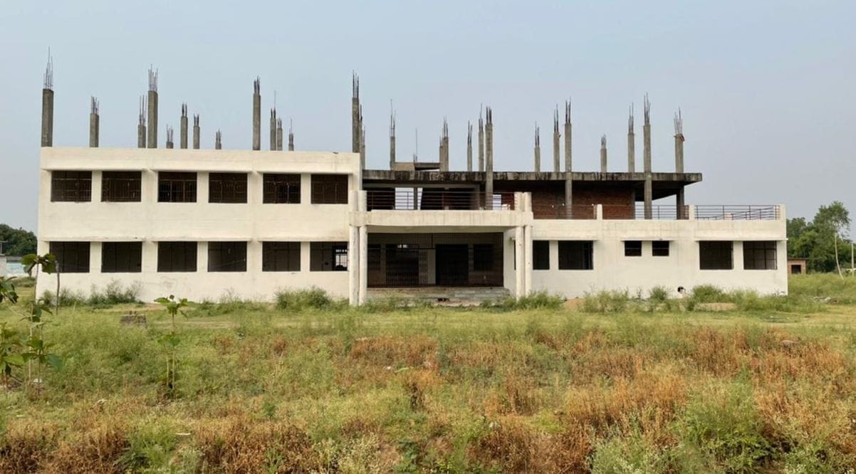 Construction of ITI Kalluwala lying incomplete