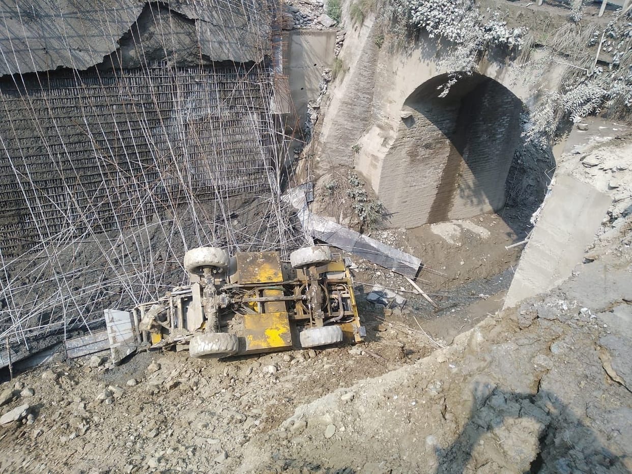 The culvert collapsed due to the ground collapse of the bridge under construction in Quarb