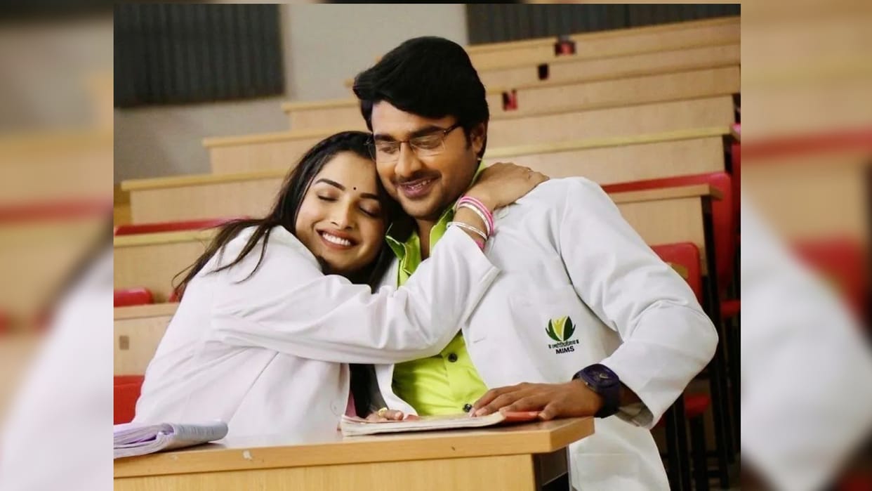 Amrapali Dubey and Pradeep Pandey Chintu photo from the film Love Vivah dot com goes viral on social media