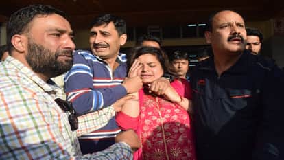राहुल भट के परिजन