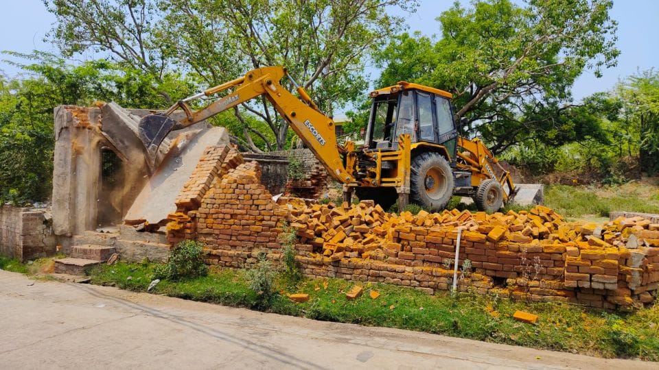 Bulldozer demolished illegally built factory and dairy on government land in Jalesar Etah
