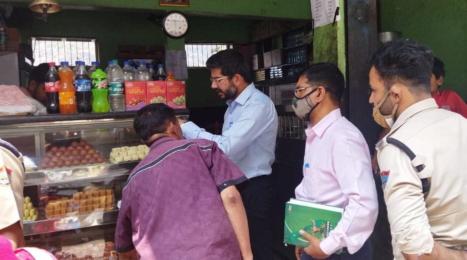 Surprise inspection of commercial establishments on the travel route