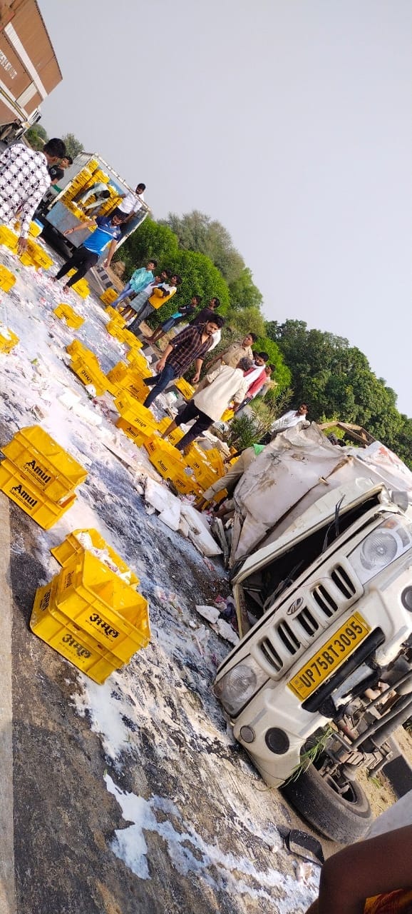 Pickup overturned due to nap, two injured including driver