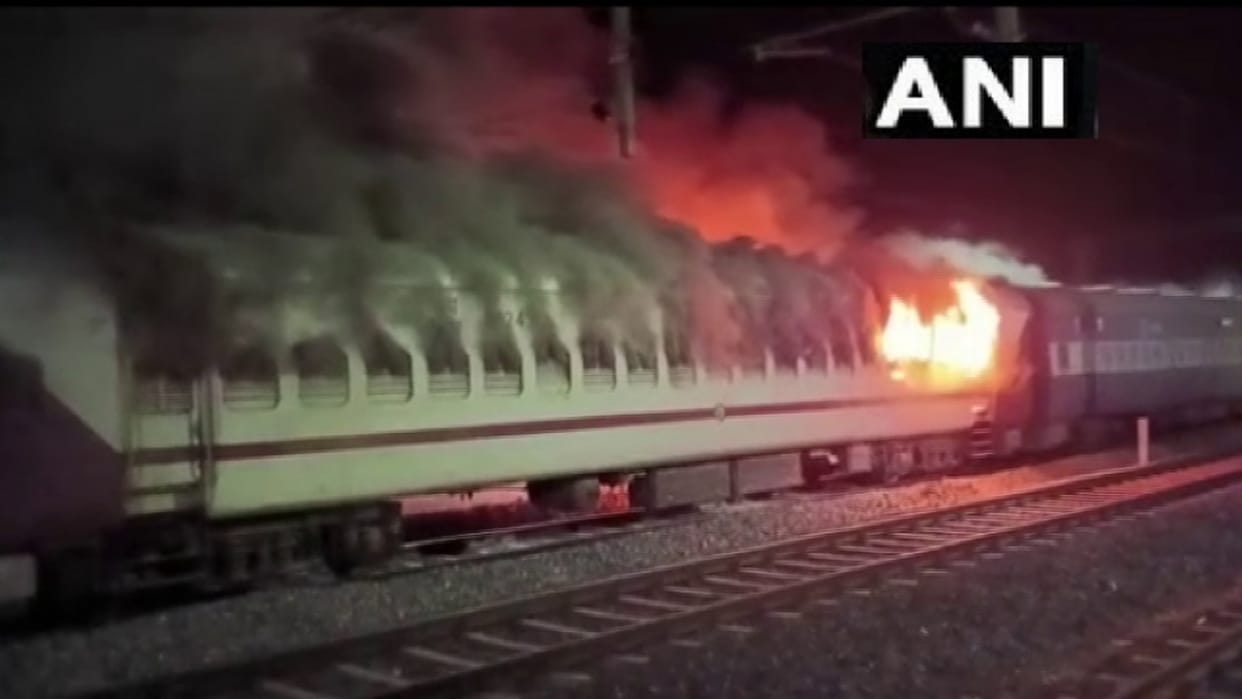 fire caught in COVID Special train at Fatehnagar railway station of Udaipur