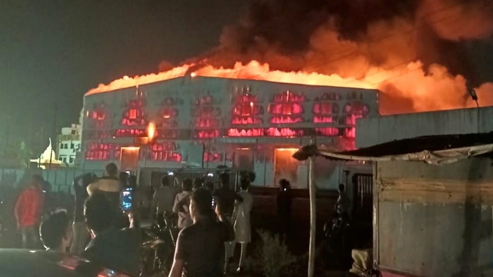 Indore: Fire broke out in pharmaceutical company's warehouse, medicines worth crores were burnt to ashes, it took six hours to extinguish