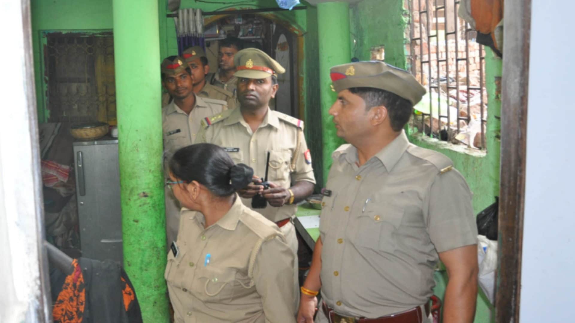 Heart touching stories of prostitution will make you cry, man pulled her Girl out of prostitution in love from red light area Meerut