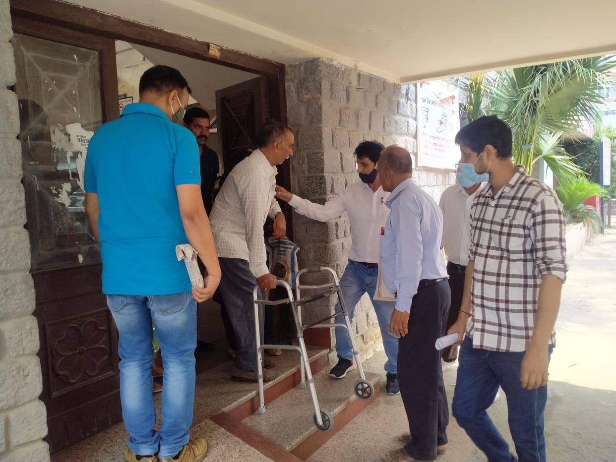 Divyangs are facing problems in reaching the officers in the Mini Secretariat
