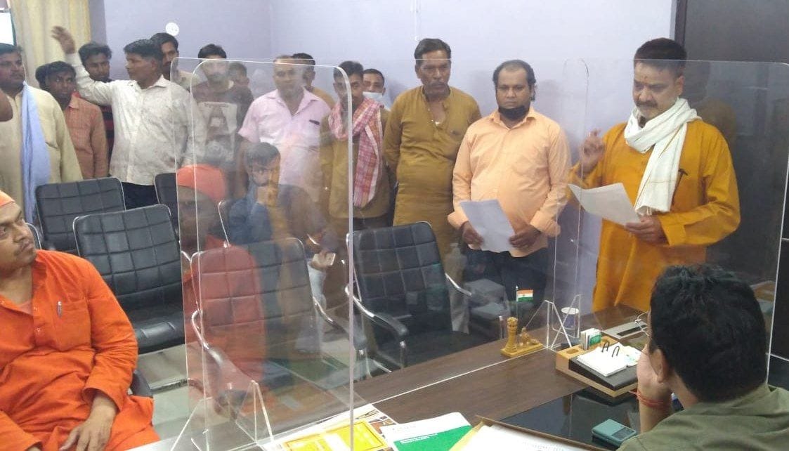 Small traders took out procession against encroachment