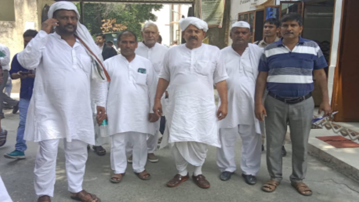 Muzaffarnagar: Bharatiya Kisan Union supremo Chaudhary Naresh Tikait appeared in court