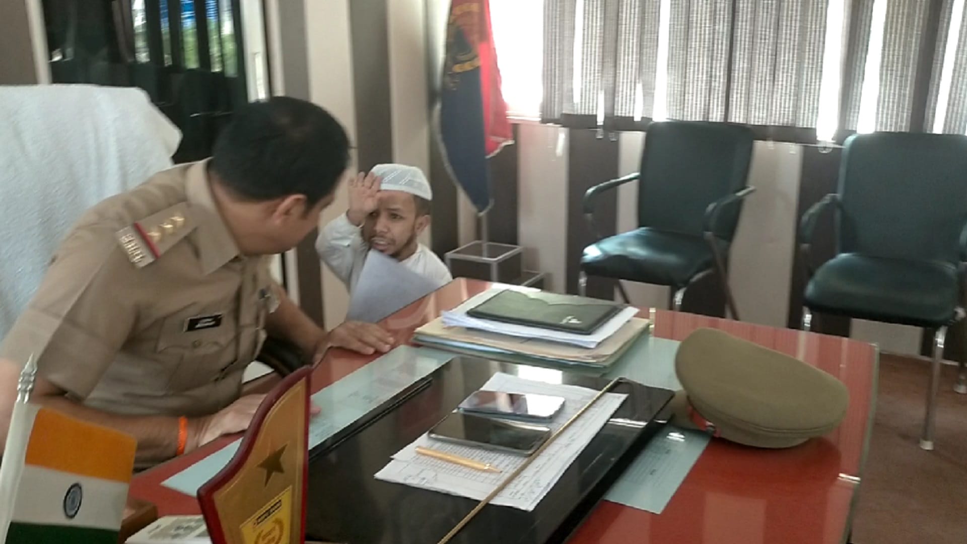 Shamli News: Azim Mansoori has reached in police station request for marriage from inspector