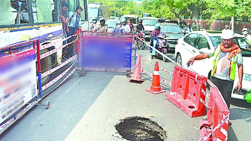 Conflict between three departments over pothole on MG road in Agra