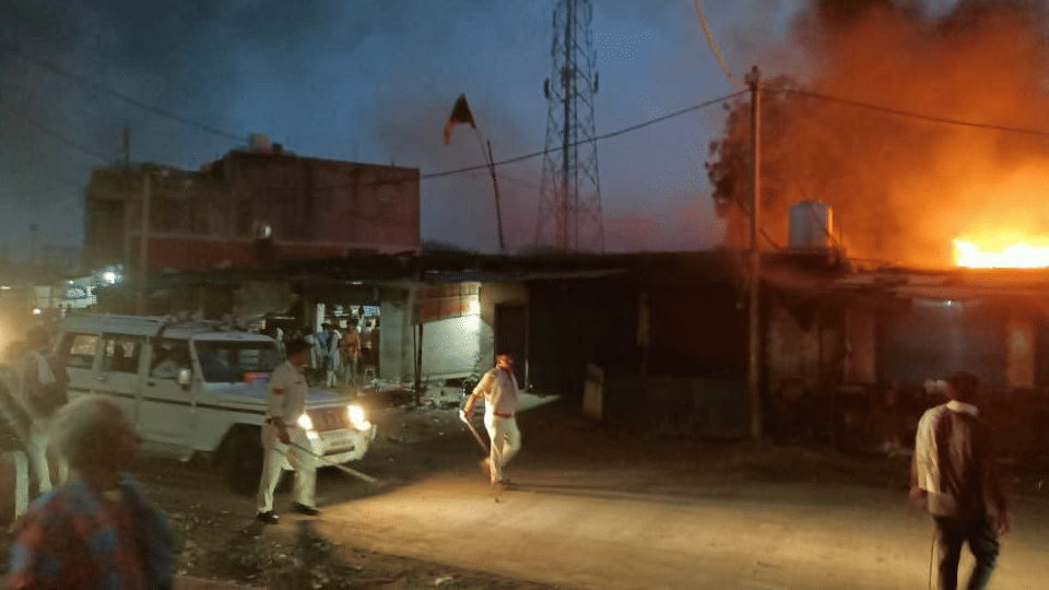 Rajgarh Violence In MP Stone Pelting Between Two People Police Deployed In Area Latest News in Hindi