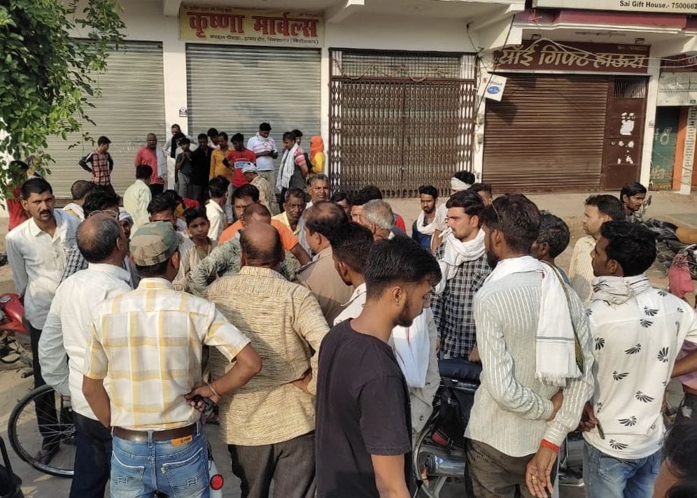 Worker dies after falling wall of under-construction house