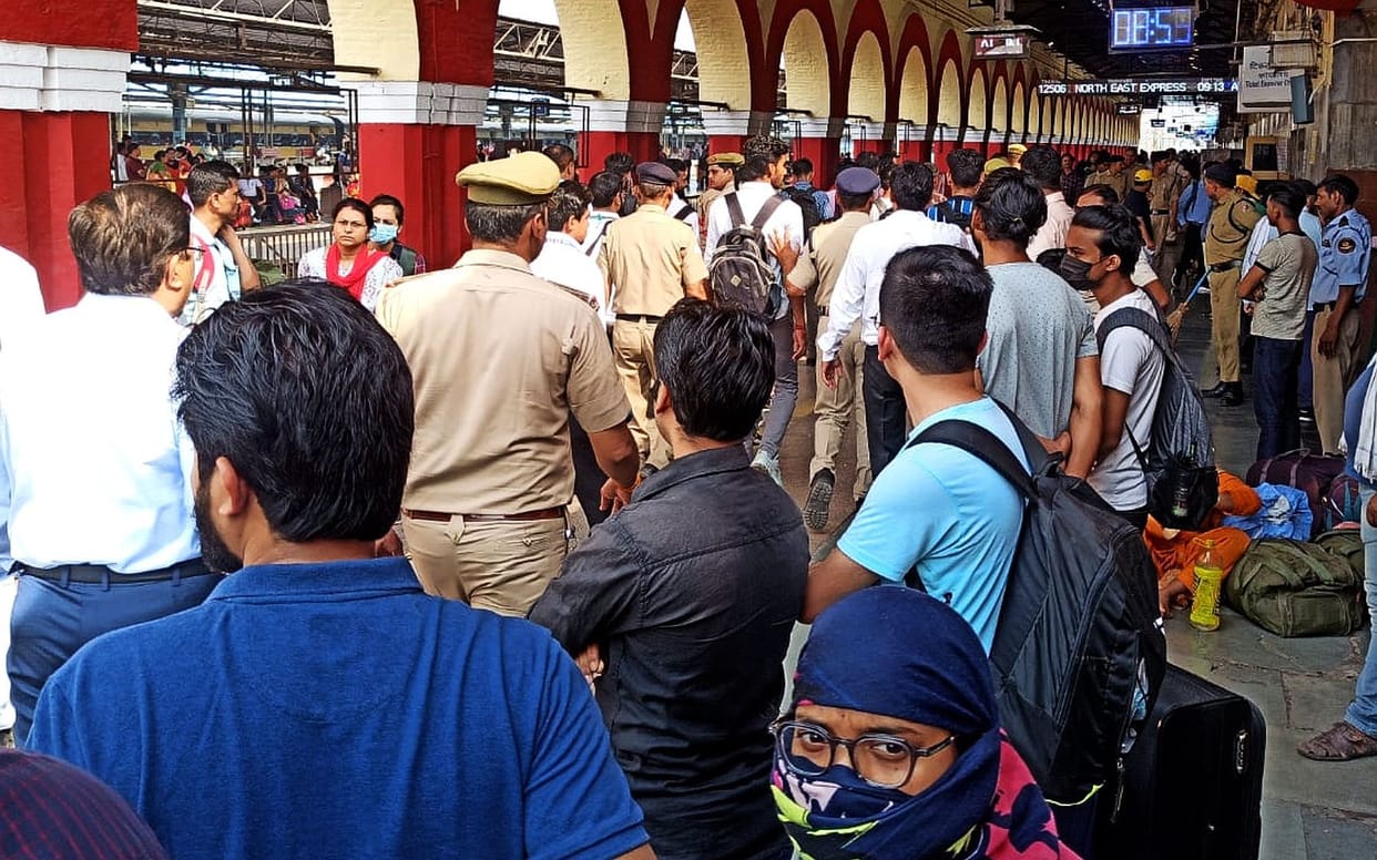416 passengers caught traveling in trains without tickets
